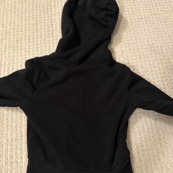 Aritzia Sunday Best cropped sweatshirt - Picture 2 of 3